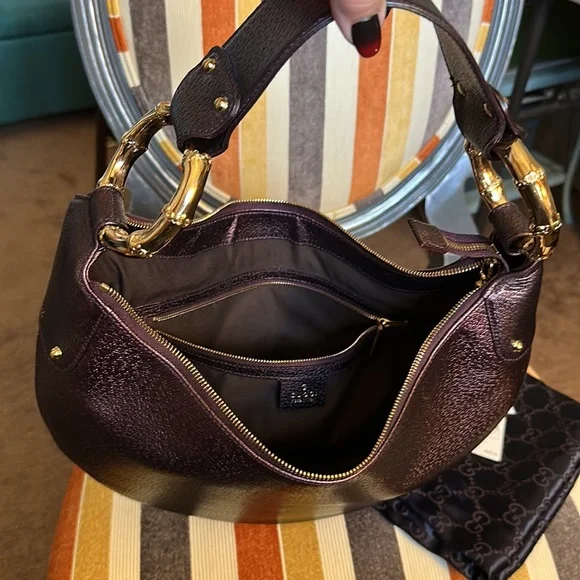 Gucci Bamboo Ring Hobo in Burgundy Metallic Leather - Picture 16 of 17